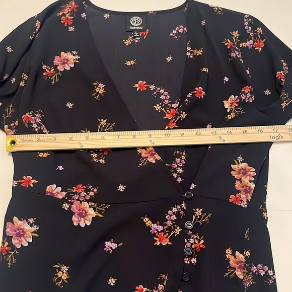 Bobeau Women's Front Wrap Black Floral Blouse Size L - Picture 4 of 12